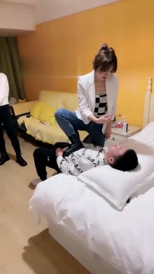 【网盘】【晴儿】群调-姐妹花群魔乱舞玩sm【双视角版】 bf22107