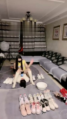 【网盘】【猫神大人】强迫男友舔一堆脏鞋 bf22268