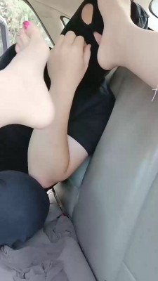 【网盘】【多多】车内恋足调手机 bf20356