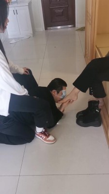 【网盘】【吴迪】双素人姐妹调教骑马/踩踏/闻舔脚 bf22524