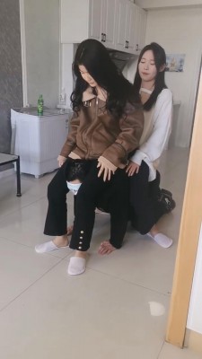 【网盘】【吴迪】双素人姐妹调教骑马/踩踏/闻舔脚 bf22524