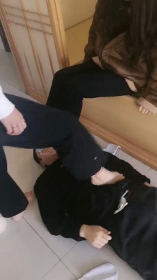 【网盘】【吴迪】双素人姐妹调教骑马/踩踏/闻舔脚 bf22524