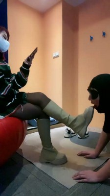 【网盘】【伍玥】长靴+运动鞋踩小胖 bf22744