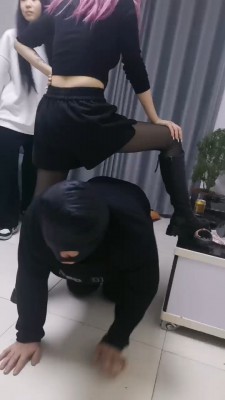 【网盘】【吴迪】带闺蜜玩sm游戏 bf22782