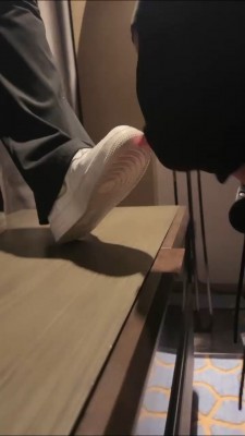 【网盘】【西竹】小白鞋高跟黑丝让狗舔 bf22911