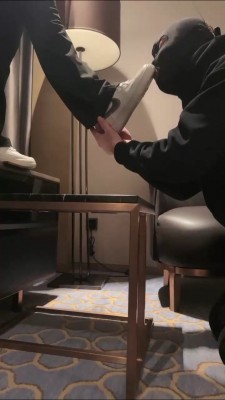 【网盘】【西竹】小白鞋高跟黑丝让狗舔 bf22911