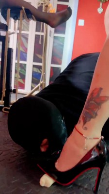 【网盘】【莉莉丝】情侣奴-高跟全体重踩踏/奴下奴【双视角版】 bf22798