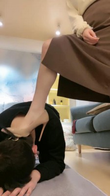 【网盘】【丹丹】家奴伺候舔脚sp bf22878