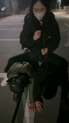 【网盘】【桃幼幼】学生主户外溜双狗 bf23005