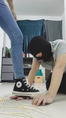 【网盘】【美娜格格】御姐范帆布鞋白袜辱狗 bf22997