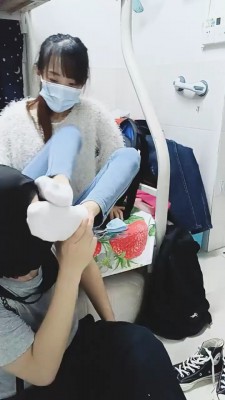 【网盘】【美娜格格】御姐范帆布鞋白袜辱狗 bf22997