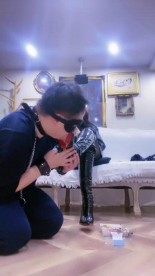 【网盘】【靴嘉倪】鞭打靴奴脚喂食【完整版】 bf23169