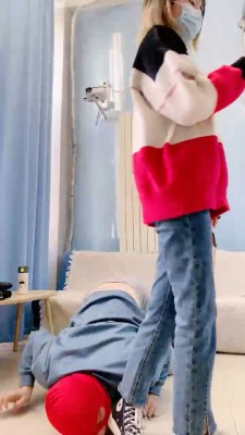 【网盘】【美离子】帆布鞋强迫路人做狗碾压踩打踢 bf23271