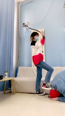 【网盘】【美离子】帆布鞋强迫路人做狗碾压踩打踢 bf23271