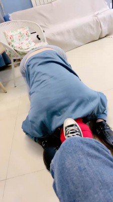 【网盘】【美离子】帆布鞋强迫路人做狗碾压踩打踢 bf23271