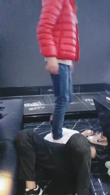 【网盘】【美娜格格】3素人女王KTv群调群虐 bf23295