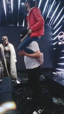 【网盘】【美娜格格】3素人女王KTv群调群虐 bf23295