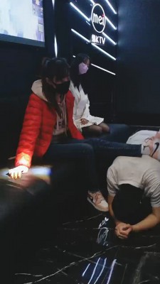 【网盘】【美娜格格】3素人女王KTv群调群虐 bf23295