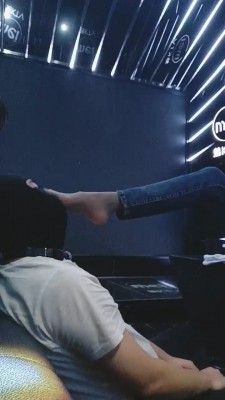 【网盘】【美娜格格】3素人女王KTv群调群虐 bf23295