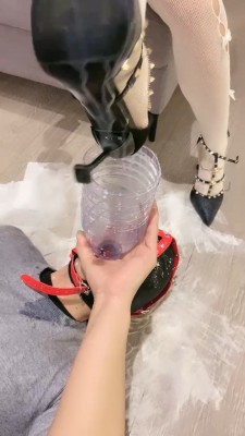 【网盘】【小劳拉】超重口-强制开口器喂脏水口水呕吐物 bf23376