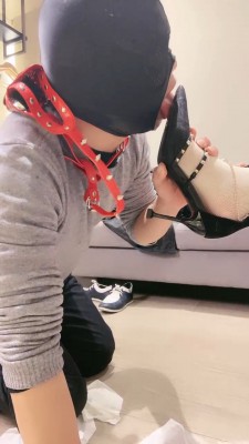 【网盘】【小劳拉】超重口-强制开口器喂脏水口水呕吐物 bf23376