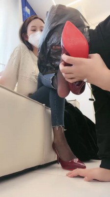 【网盘】【秋秋】高跟黑丝恋足/口吐食物喂食/圣水 bf23587