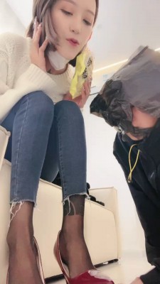 【网盘】【秋秋】高跟黑丝恋足/口吐食物喂食/圣水 bf23587