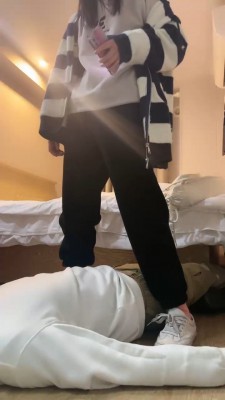 【网盘】【诗酒S】脏小白鞋棉袜踩狗 bf23511