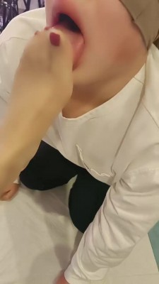 【网盘】【咩主】迷恋肉丝脚的贱狗 bf23630