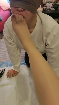 【网盘】【咩主】迷恋肉丝脚的贱狗 bf23630