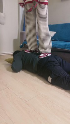 【网盘】【酒酿丸子】双S学生妹运动鞋狂踩【续集【双视角版】 bf23726