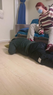 【网盘】【酒酿丸子】双S学生妹运动鞋狂踩【续集【双视角版】 bf23726