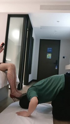 【网盘】【米小唐】御姐网袜蹂躏地毯 bf23852