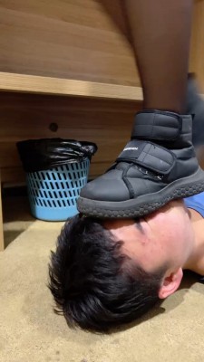 【网盘】【玲玲】雪地靴黑丝全体重踩/圣水喝【双视角版】 bf23810