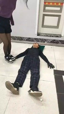 【网盘】【疯狂浪子】素人全体重踩踏 bf23923