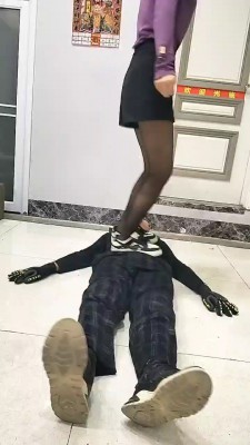 【网盘】【疯狂浪子】素人全体重踩踏 bf23923