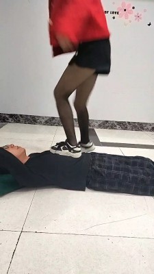 【网盘】【疯狂浪子】素人全体重踩踏 bf23923