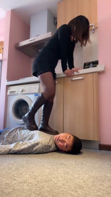 【网盘】【年华S】素人长靴碾压狗/踩踏喂食 bf23929