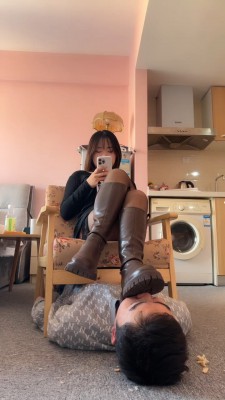 【网盘】【年华S】素人长靴碾压狗/踩踏喂食 bf23929