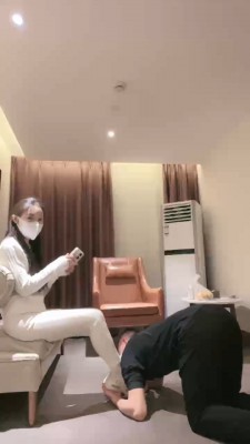 【网盘】【梵一】夜跑后原味鞋袜羞辱 bf24069