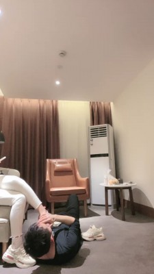 【网盘】【梵一】夜跑后原味鞋袜羞辱 bf24069