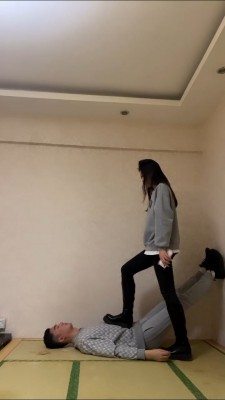 【网盘】【年华S】素人长靴碾压/头压垃圾桶/踩踏踢打 bf24177