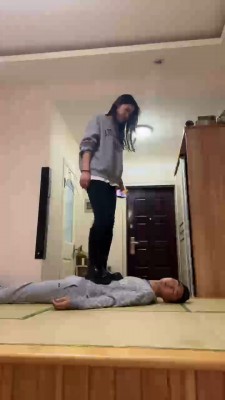 【网盘】【年华S】素人长靴碾压/头压垃圾桶/踩踏踢打 bf24177