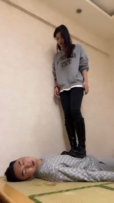 【网盘】【年华S】素人长靴碾压/头压垃圾桶/踩踏踢打 bf24177