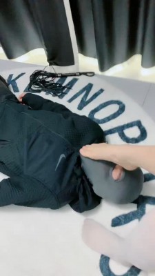 【网盘】【茜茜】03年学生妹入圈-白丝塞嘴/鞭打/骑马转胯 bf24255