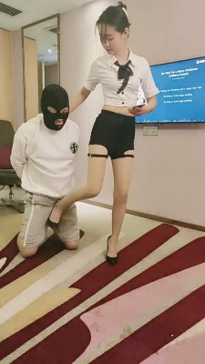 【网盘】【小小小魔女】御姐超狠踢跺裆场 bf24259