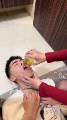 【网盘】【泡芙大人】黑丝脚踩大嘴狗/喝圣水 bf24467