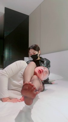 【网盘】【川野尤娜】黑丝高跟踩狗头/美腿腿绞窒息 bf24480