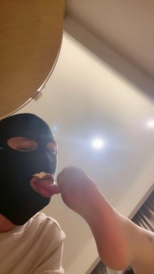 【网盘】【南星】模特过膝靴丝足调狗舔/耳光打出血/踩踏深喉 bf24540