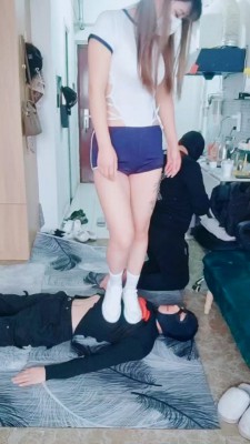 【网盘】【大乔】小白鞋棉袜全体重踩双狗 bf24578